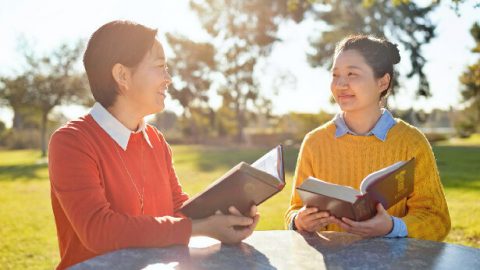 Би жинхэнэ Христ, хуурамч Христүүдийг ялган таньж сураад, Есүс Христийг эргэн ирэхэд нь угтан авсан юм